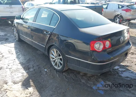 2007 Volkswagen Passat 2.0T/Wolfsburg Edition z USA, uszkodzony, nr VIN WVWAK73C57P085349